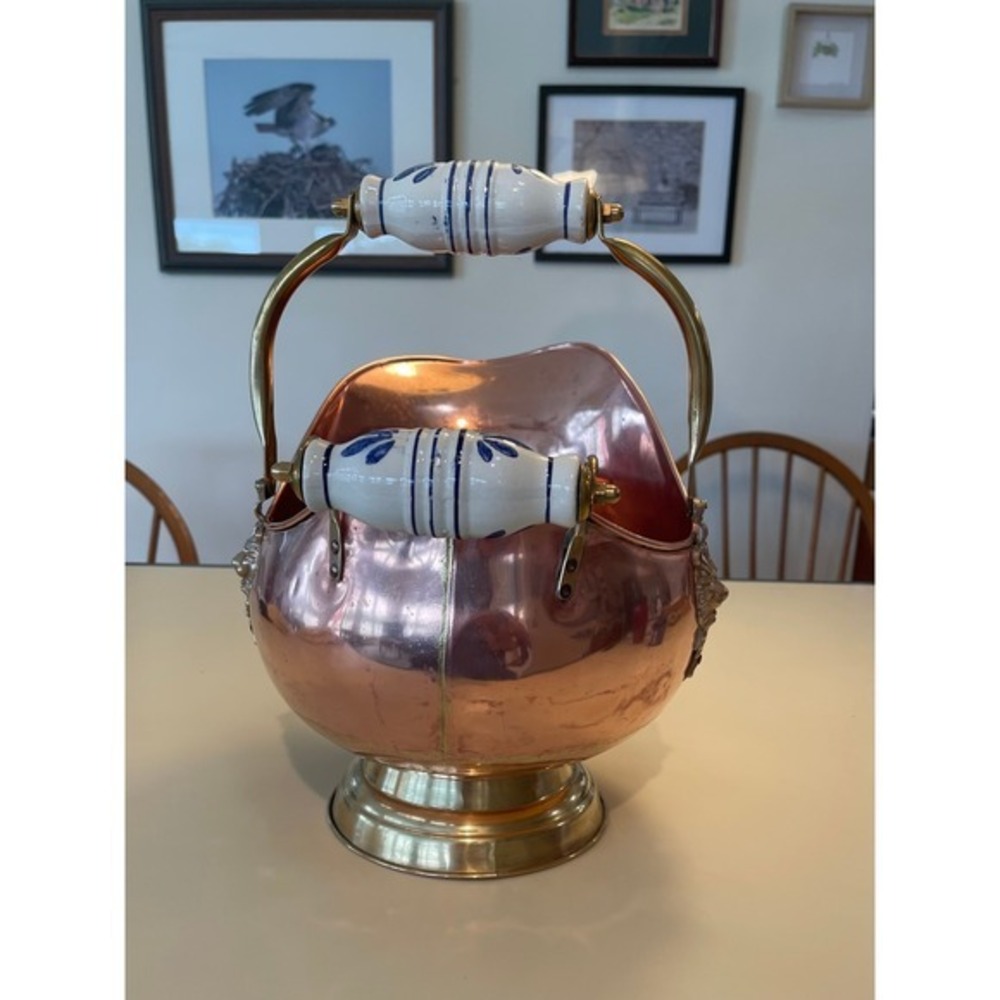 Copper and Brass Coal Scuttle Bucket Lion Head Delft Blue White Handles Vintage - Picture 4 of 8